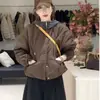 Chaqueta de Algodón Grueso de Cuello Redondo de Botones Sencillos Estilo Europeo para Mujer 2026 Otoño/Invierno Nueva Holgada Adelgazante Doble Bolsillo Ropa de Abrigo Petite