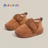 Novos Sapatos de Algodão Quente com Forro de Fleece para Meninos no Inverno de 2025, Sapatos Casuais Macios com Solado Flexível para Bebês Meninas, Sapatos Grandes de Algodão para Crianças de 1 a 6 Anos