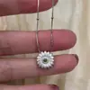 Pendientes de Flor de Margarita con Aguja de Plata S925 Estilo Veraniego Refrescantes y Brillantes Incrustados con Piedras Preciosas Elegantes Versátiles Cadena para Clavícula para Mujer