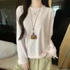 K2615 camiseta básica de gola redonda, estilo solto e relaxado, cuidadosamente selecionada para mulheres, outono e inverno, com punhos contrastantes e detalhes de botões