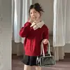 Suéter Vermelho para Meninas Outono e Inverno 2025 Novo Estiloso Estilo Coreano Estilo Acadêmico Gola Camisa Tricô de Ano Novo
