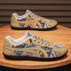 Sapatos masculinos retrô transfronteiriços 2026 novos, sapatos baixos respiráveis de malha versáteis casuais, estilo étnico color-blocking, sapatos Forrest Gump
