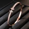 Pulseira de Aço Titânio Feminina de Alta Qualidade Nicho Diamante Incrustado Exquisita Generosa Estilo Ins Venda Direta da Fábrica Pulseira de Aço Inoxidável