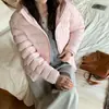 Jaqueta Curta Acolchoada Leve 90% Penugem de Pato Branco Estilo Canelado com Capuz para Mulheres, Nova Moda Inverno 2026 Slim Fit Casaco Quente
