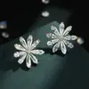 Aretes de Margarita Frescos y de Alta Gama Hechos de Aleación de Cobre con Chapado en Oro Real e Incrustaciones de Circonita, Aguja de Plata S925, Aretes de Moda y Versátiles