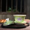 Cuenco de esmalte estilo palacio con tres flores a la parrilla, taza de té de cerámica, juego de té de kung fu, cuenco de té dorado con trazado, cuenco de una sola tapa
