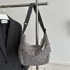 Bolsa de hombro/axila casual simple de estilo coreano artístico 2026, tela de pana, nuevo lazo, elegante, para commuting