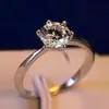 Anillo de pareja para mujer de influencer TikTok, superventas transfronterizo en transmisión en vivo, anillo de mujer de lujo ligero con seis garras de moissanita para comercio exterior