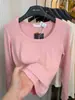 2026 Nueva Camiseta Casual de Manga Larga con Cuello en U Estilo Coreano Moda Ajustada Favorecedora de la Figura Elegante Versátil Top Básico para Mujer