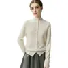 Elegante y minimalista, este cárdigan de cachemira para mujer presenta un dobladillo enrollado, un cuello semi-alto, un corte holgado y un efecto adelgazante.. Es un suéter de punto o una prenda exterior perfecta para otoño e invierno