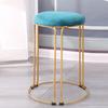 Banqueta Pequena Simples Moderna para Casa Empilhável Banqueta de Jantar Perna Dourada Banqueta Redonda Sala de Estar Penteadeira Banqueta de Maquiagem Banqueta de Aço