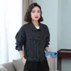 Toma real en stock chaqueta de mezclilla estilo universitario de trabajo para mujer, corte holgado para figuras petite, chaqueta retro estilo Hong Kong