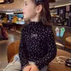 Camiseta básica de niña otoño 2026 nuevo top infantil elegante con lazo estampado, estilo versátil de manga larga para niñas pequeñas