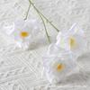 Rama Individual Rosa Artificial de 3 Cabezas Adecuada para Decoración de Fila de Flores de Bienvenida para Boda Flores Artificiales Decoración de Interior Flores Artificiales al por Mayor
