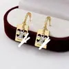 Arco del Triunfo Cuadrado Dorado Plato Aretes Calados Collar para Mujer Lujo Accesible Diseño de Nicho Traje Estéreo de Alta Gama para Mujer