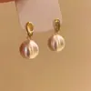 Aretes de Frijol en Forma de C Blancos Crema Suaves y Elegantes para Mujer, Diseño de Nicho Simple, Lujo Ligero, Aretes de Tuerca de Gama Alta