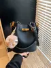 Bolso Pequeño Retro de Gama Alta para Mujer 2025 Nueva Moda Versátil Bolso Cruzado Exquisito Bolso de Hombro Único Bolso Cubo