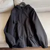 2026 Chaqueta Cortavientos Ligera Estilo Urbano Funcional con Capucha Casual Venta al por Mayor N5AW092