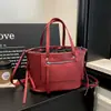 Bolso Tote de Hombro Cruzado Versátil de Moda Exquisita de Gama Alta Transfronterizo Diseño de Nicho para Viajes de Verano 2026