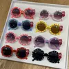 Nuevas gafas de sol infantiles de dibujos animados de oso, gafas para fotos de bebé, forma cóncava, protección solar, gafas lindas, dulces, de moda