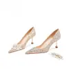 Sapatos de Casamento Franceses 2026 Novo Estilo Sapatos de Noiva Cor Champanhe Vestido de Casamento Hexiu Duas Formas Primavera e Outono Não Cansam os Pés Absolutamente Lindos Saltos Altos