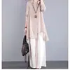 Camisa de algodão e linho de cor sólida artística, comprimento médio irregular, para mulheres na primavera e no outono, camisa casual e justa de manga comprida