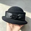 Sombrero de Pescador de Punto con Borde Enrollado para Otoño e Invierno Sombrero de Pescador Dulce con Lazo y Perlas Sombrero Pequeño Estilo Hepburn Boina Elegante