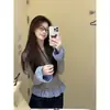 Camiseta de manga larga con costuras de cuadros falsa de dos piezas para mujer, nuevo diseño otoño e invierno 2024, sentido de diseño, ajustada, ajustada, nicho, camiseta básica.