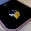Anillo abierto ovalado de circón, moderno y adecuado para el uso diario, irradia un ambiente sofisticado y de alta gama, diseñado para el dedo índice, con un aspecto único y elegante, venta al por mayor para joyería de nicho