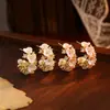Nuevos Pendientes de Moda Estilo Fresco de Concha Circonita Flor Forma de C Nicho Sencillos Perla Studs Pendientes Versátiles para Mujer
