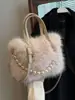Bolsa de pelúcia portátil no atacado para mulheres 2024 nova moda bolsa de ombro fofa estilo western versátil bolsa de ombro de pelo
