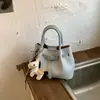 Bolso de Mano Tejido a Mano de Nicho Coreano para Mujer 2026 Nuevo Estilo Primavera Bolso Tote Cesta con Acabado de Alta Gama, Diseño Acolchado de un Solo Hombro