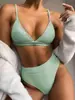 Nuevo traje de baño bikini 2027, un estilo europeo y americano moderno y sexy, con corte de triángulo, color liso y diseño de cintura alta para mujer