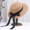 Chapéu de Palha com Laço e Fita Estilo Francês para Mulheres, Chapéu de Verão com Aba Reta, Chapéu para Sombreamento e Proteção Solar ao Ar Livre, Chapéu de Viagem com Topo Plano