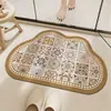 Alfombrilla de baño con forma de nube hecha de tierra de diatomeas suave, absorbente y de secado rápido, adecuada para usar frente a la puerta del baño y proporciona una superficie antideslizante para pisar.