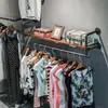 Estante de exhibición de ropa para tienda de ropa colgante de pared lateral colgante hierro estilo simple colgante de pared estante de exhibición de ropa para mujer combinación