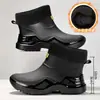 Botas de lluvia de caña corta antideslizantes de moda para hombre, duraderas, fáciles de poner, ligeras, antideslizantes, resistentes al desgaste, zapatos de lluvia integrados para trabajos de cocina