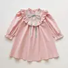 Ropa infantil estilo coreano, dulce vestido de niña con bordado floral, colección otoño 2026, vestido infantil de manga larga con volantes y lazo