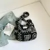 Moda de Invierno 2025 Bolso de Hombro Estilo Coreano Bolso Tote de Gran Capacidad de Alto Valor Bolso de Hombro Simple para el Trabajo