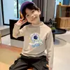 Capa base térmica de forro polar para niños 2026 Otoño/Invierno Nuevo estilo Camiseta versátil de manga larga para niños Camiseta interior de cuello semi-alto para niños