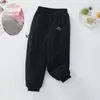 Calça Soft Shell Infantil Jogger para Caminhada Esqui Primavera/Outono 2026 Nova Média/Grande Infantil à Prova de Vento Forrada com Fleece Calça para Esportes ao Ar Livre
