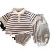 Ropa de bebé de dos piezas de manga corta con tapeta a rayas para bebé 2024 nueva ropa para niños para hombre estilo extranjero traje de verano