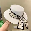 Chapéu de Palha Feminino com Fita de Bolinhas e Pérolas, Topo Plano, Chapéu de Sol para Viagem de Verão, Chapéu de Palha Vintage de Aba Reta para Praia