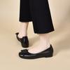 Sapatos de Boca Baixa Femininos Primavera e Verão 2025 Novo Estilo Couro de Vaca Camada Superior Sapatilhas Confortáveis Preguiçosas Bico Redondo Sapatos de Leite