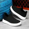 Novo sapato infantil de outono para meninos e meninas, tênis de malha, sapato com trama vazada, sapato tipo meia slip-on, sapatos casuais