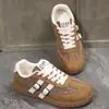 Tênis de treino alemães de sola reta transfronteiriços para mulheres, novos tênis esportivos de outono e primavera para comércio exterior de tamanho grande, sapatos casuais femininos da moda com cadarço