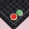 Pinzas para el pelo, gomas para el pelo, decoraciones para zapatos, llaveros y adornos de resina de frutas y sandía 3D realistas - materiales vendidos al por mayor