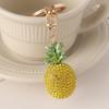Creativo Llavero Metálico con Forma de Piña Incrustado de Diamantes Accesorios para Colgar en Bolso Regalos de Fruta Colgante Exquisito para Coche