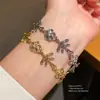 Pulsera Geométrica Popular con Incrustaciones de Diamantes y Diseño de Flor Transfronteriza para Mujer, Elegante y Única, Sensación de Alta Gama, Joyería Moderna y Versátil
