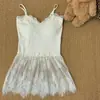 Camisola Blanca de Encaje Hermoso con Cuello en V para Mujer, Dobladillo Inferior con Volantes, Puntada de Costura de Culito, Malla, Top sin Mangas